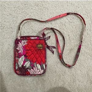 Vera Bradley Mini Hipster Crossbody Bag Quilted Floral Materiel Pink and reds